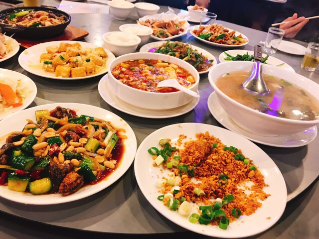 中華料理のマナー 円卓上の回し台 回し方に決まりはあるの Love Manner Life